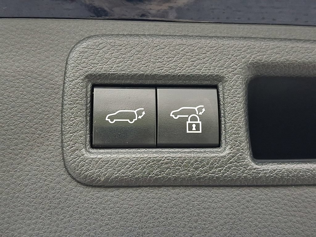 Used 2023 Toyota Venza XLE AWD/4WD image 32