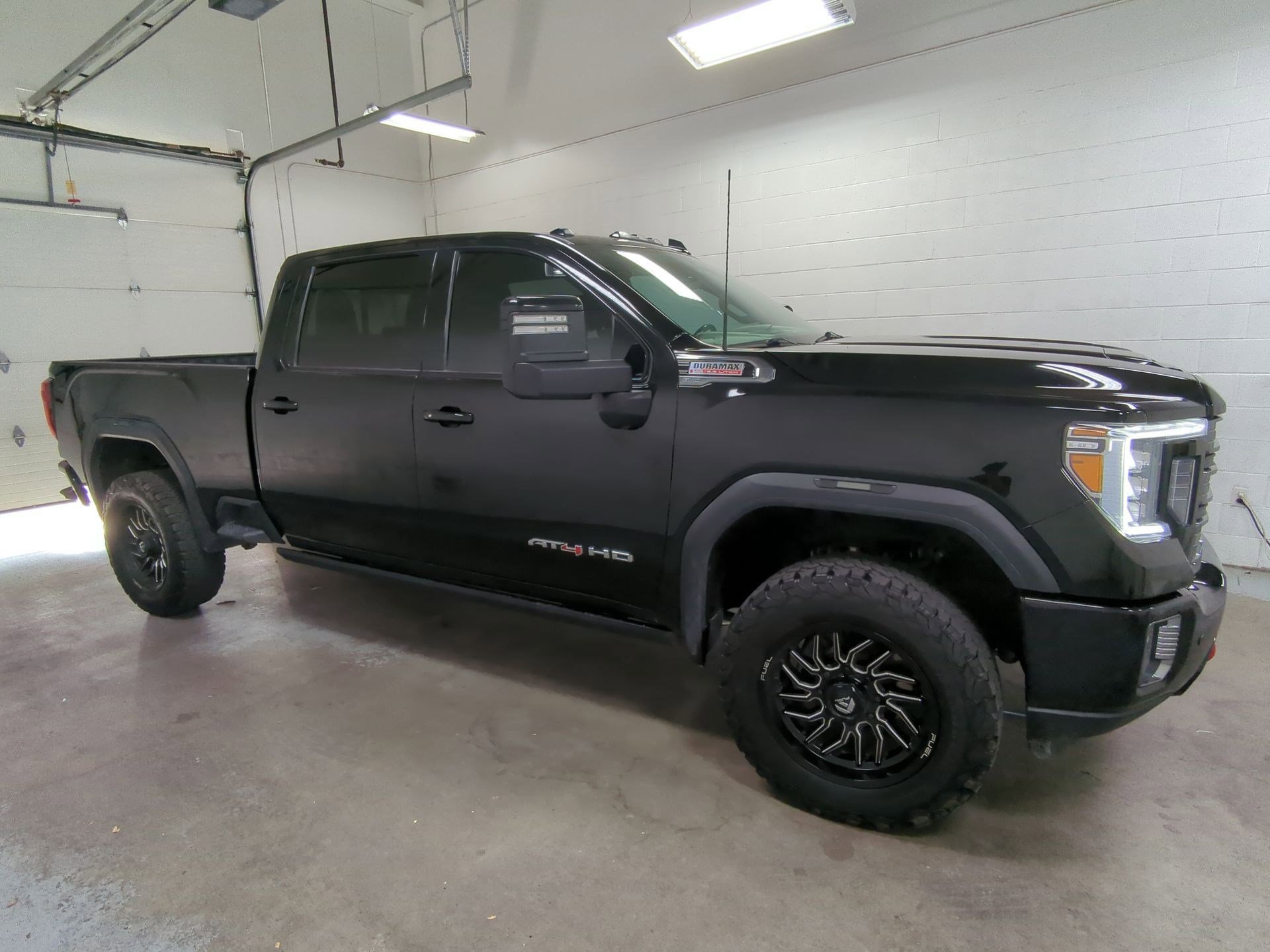 Used 2022 GMC Sierra 3500 AT4 w/ AT4 Premium Plus Package image 2