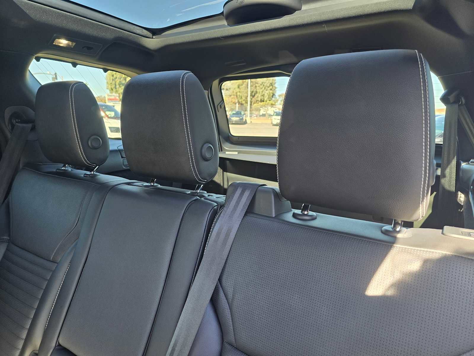 Certified 2023 Land Rover Discovery S R-Dynamic image 28