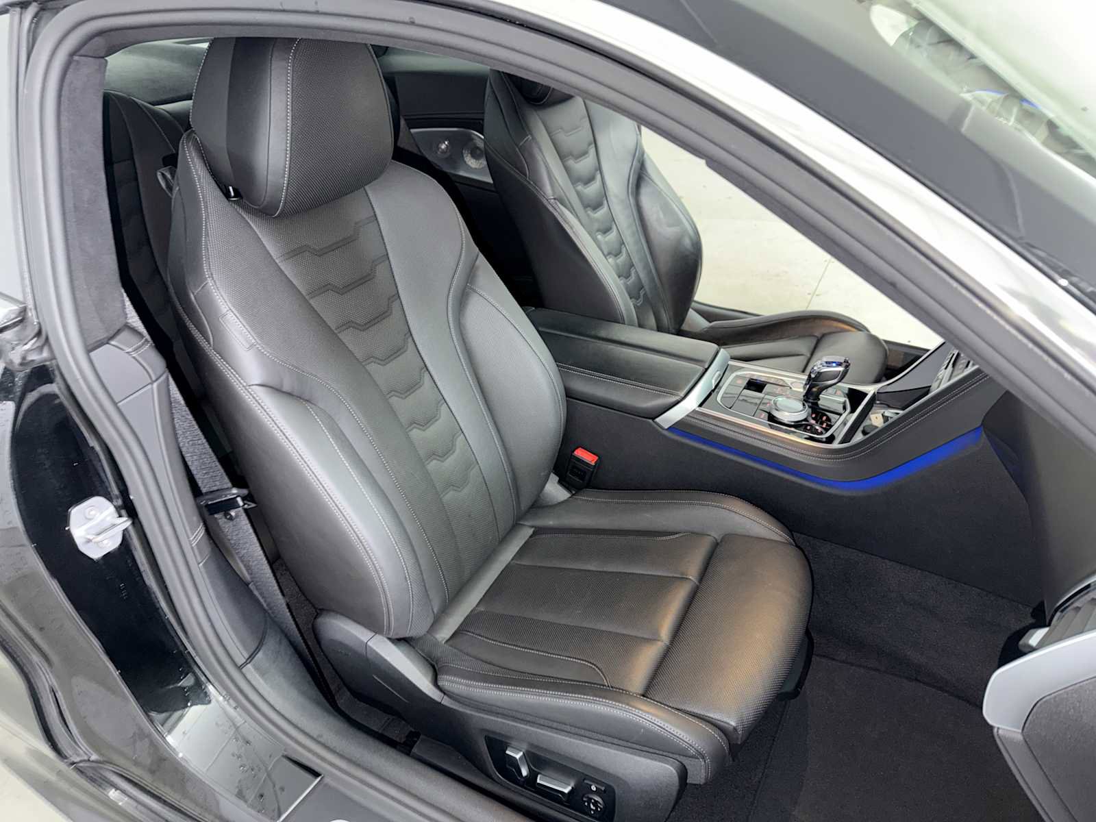 Used 2019 BMW M850i xDrive M850i xDrive w/ Comfort Seating Package image 25