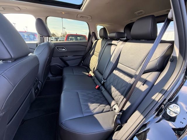 Certified 2025 Nissan Rogue Platinum AWD/4WD image 17