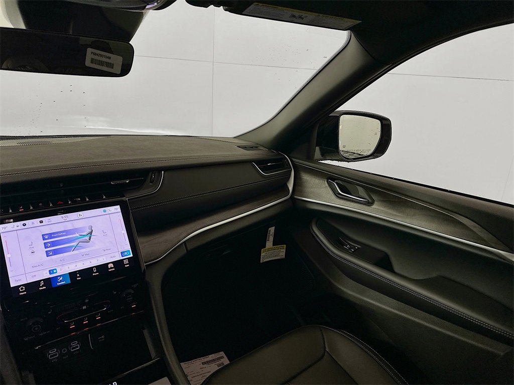 New 2025 Jeep Grand Cherokee Limited image 25