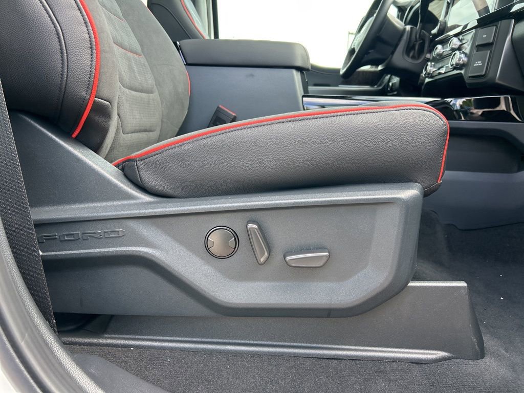 New 2026 Ford F250 Lariat w/ Black Appearance Package image 36