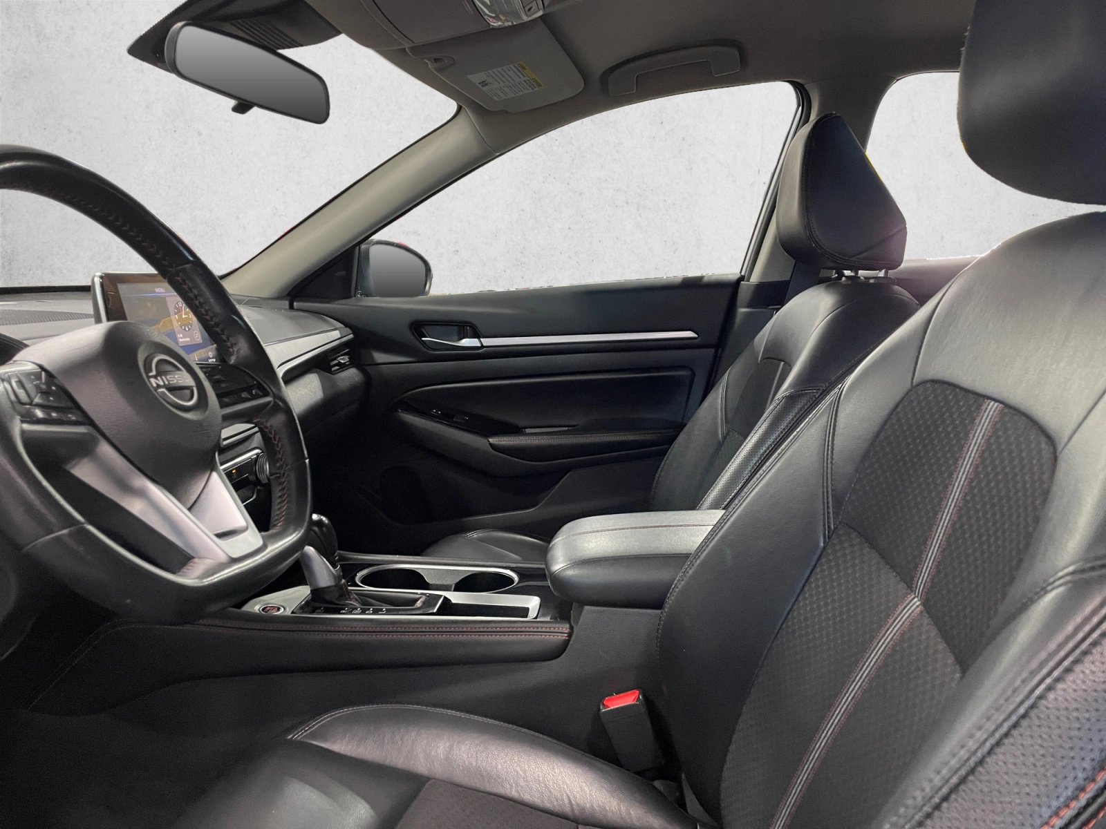 Used 2024 Nissan Altima 2.5 SR FWD image 11