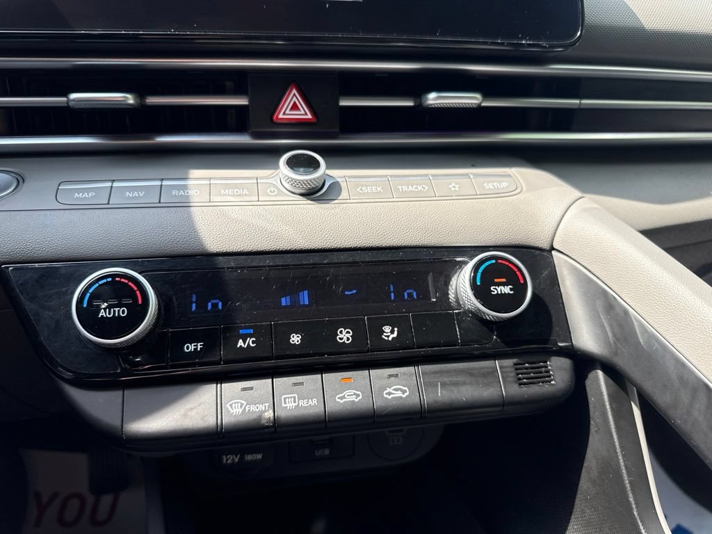 Used 2024 Hyundai Elantra SEL FWD image 29