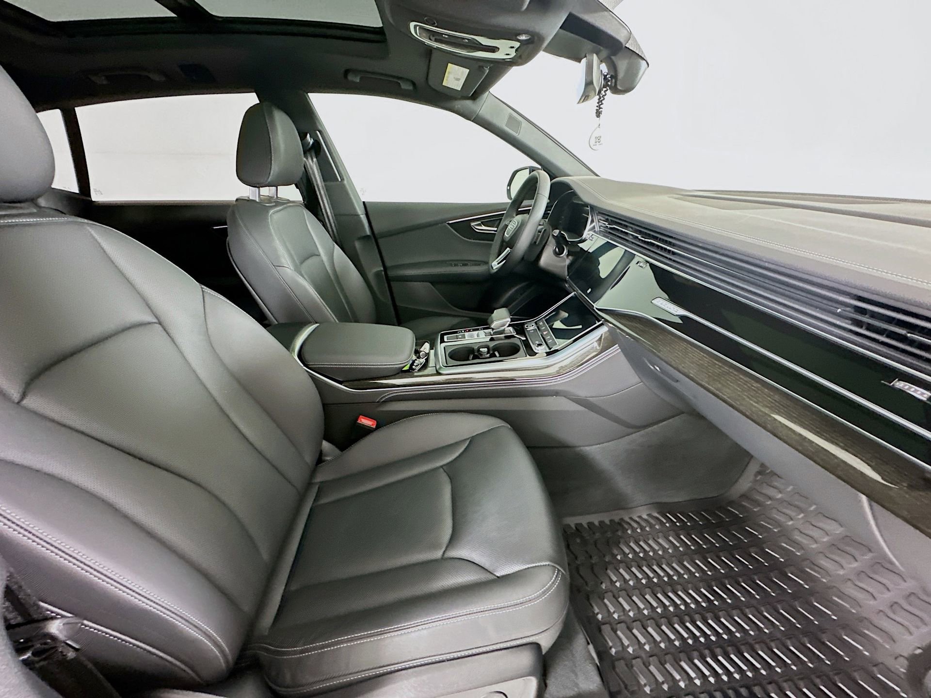 Used 2025 Audi Q8 Premium Plus image 30