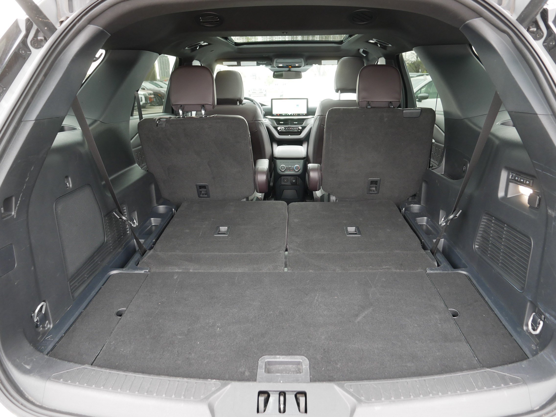 Used 2025 Ford Explorer Platinum w/ LUX Leather Package AWD/4WD image 18