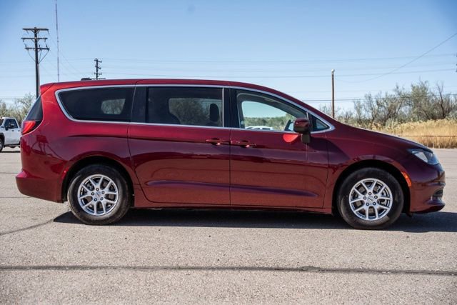 Used 2023 Chrysler Voyager LX FWD image 4