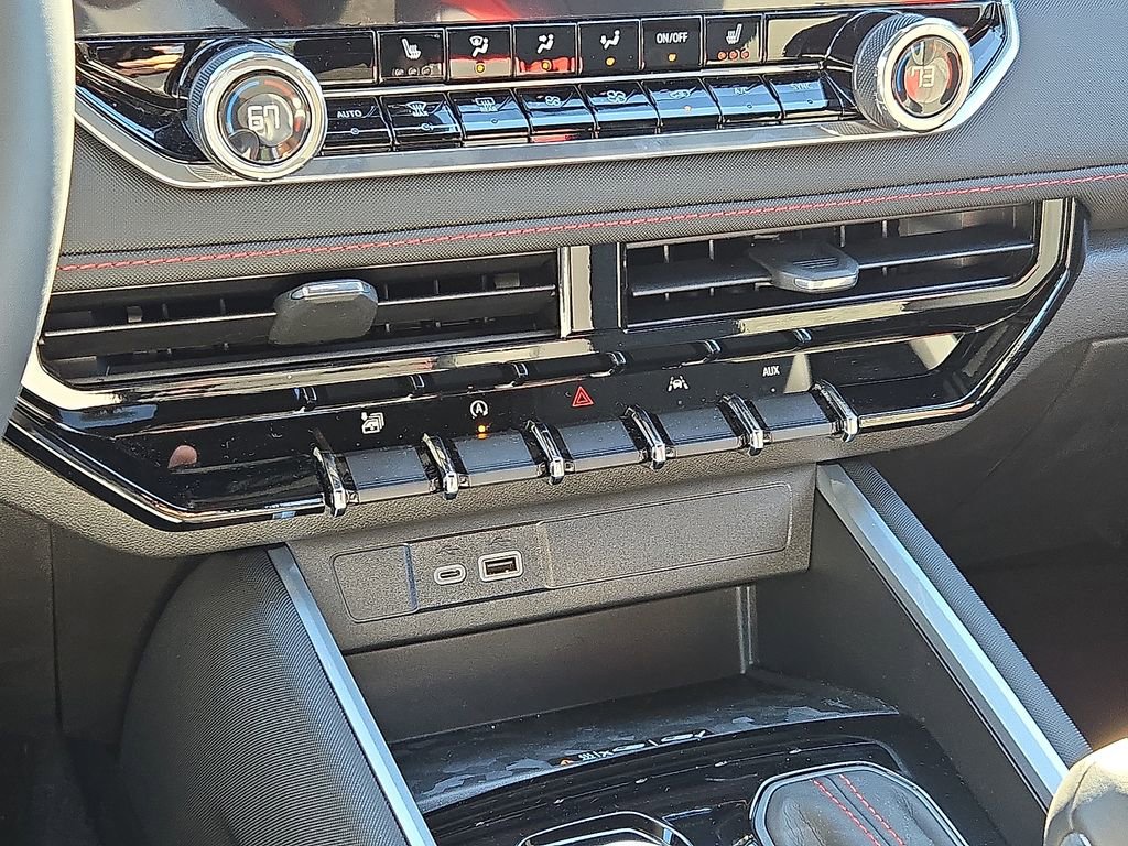 Used 2024 Chevrolet Colorado Z71 w/ Z71 Convenience Package 2 image 22