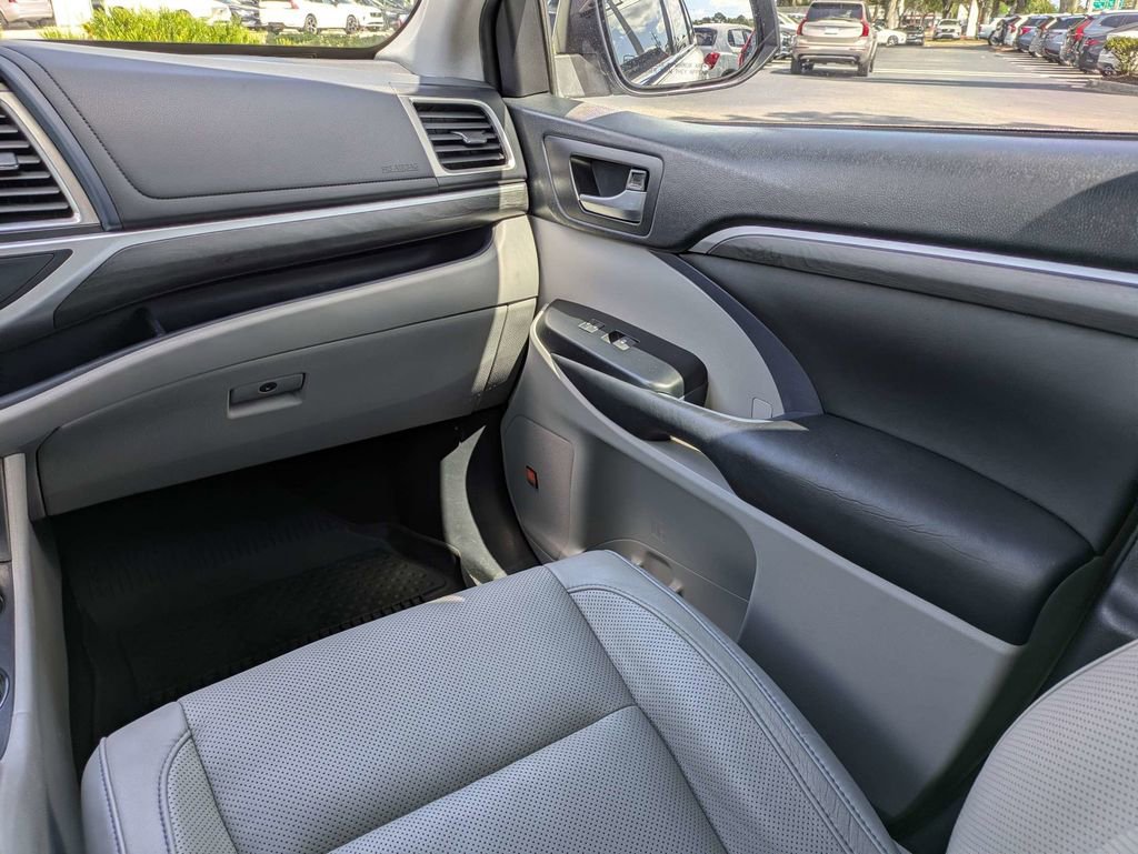 Used 2019 Toyota Highlander Limited AWD/4WD image 21