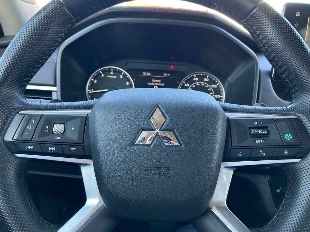 Used 2025 Mitsubishi Outlander SE FWD image 18