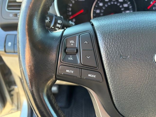 Used 2015 Kia Sorento LX image 2