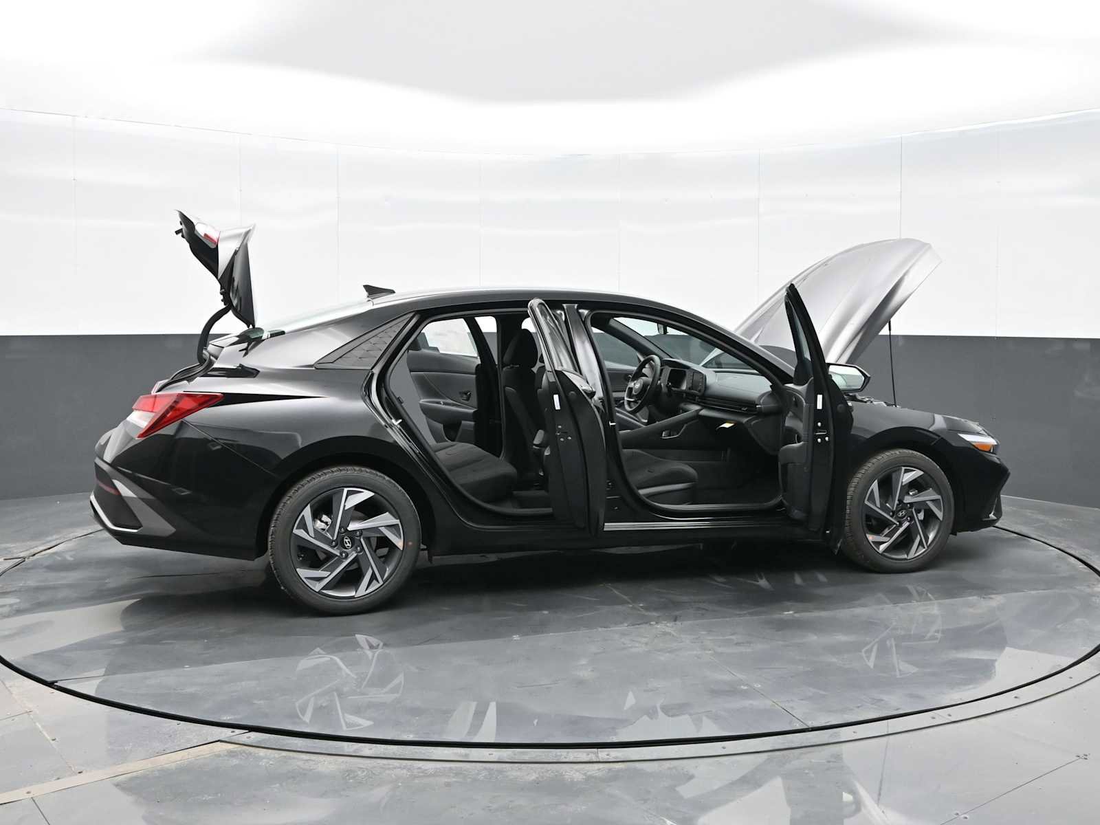 Certified 2025 Hyundai Elantra Sport w/ Cargo Package image 38