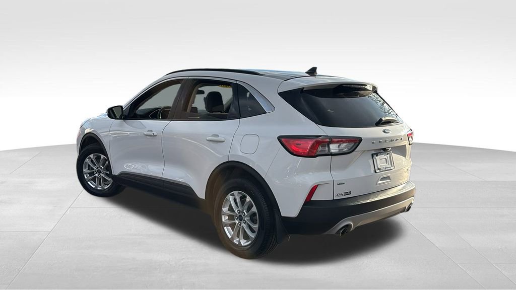 Used 2020 Ford Escape SE image 5