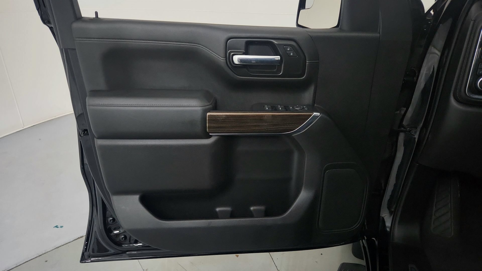 Used 2021 Chevrolet Silverado 1500 RST w/ Bed Protection Package AWD/4WD image 16