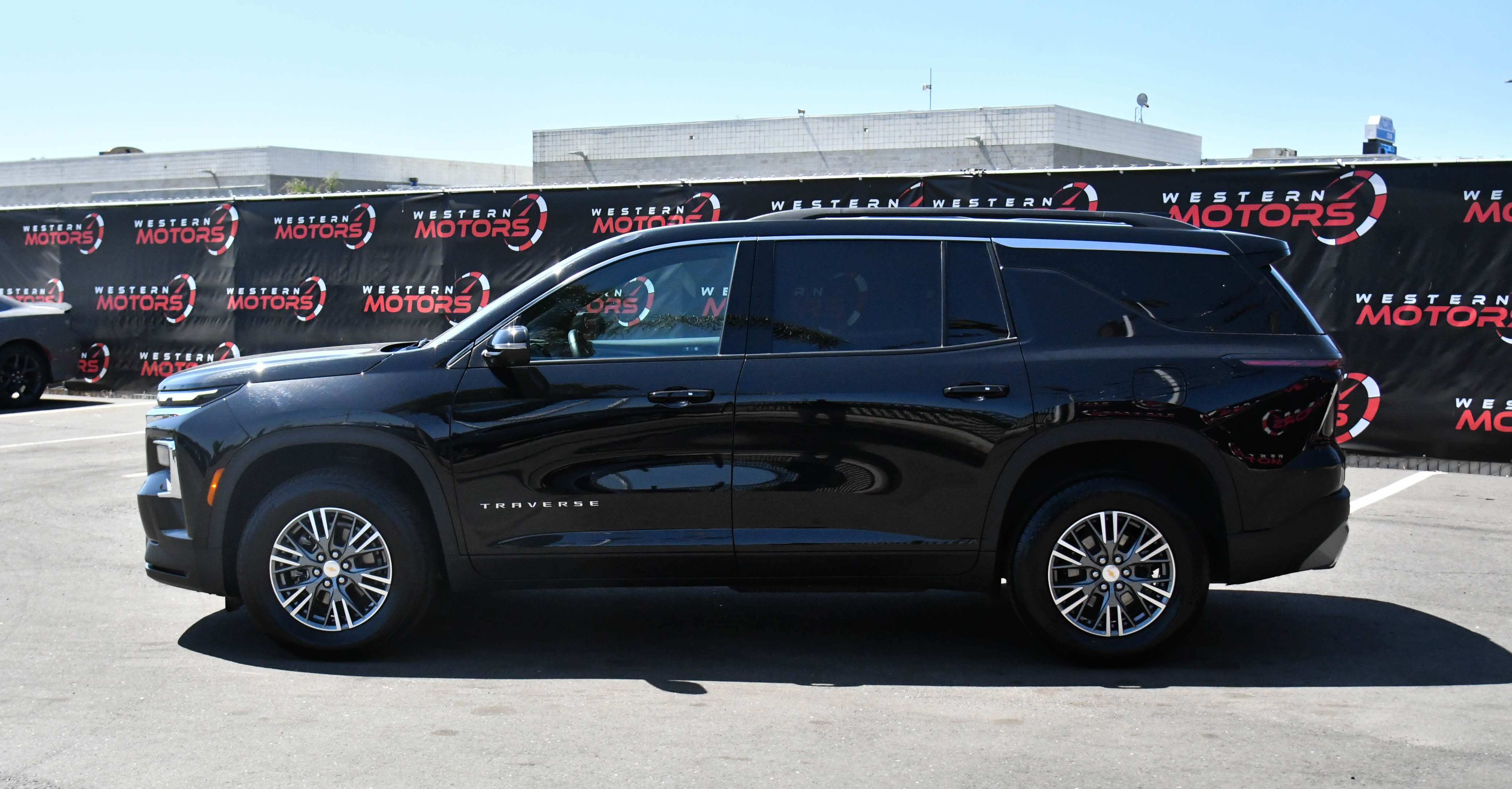Used 2024 Chevrolet Traverse LT image 4