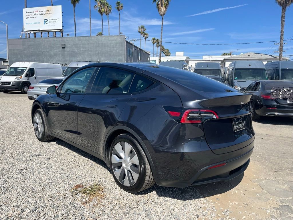 Used 2024 Tesla Model Y 2WD image 10