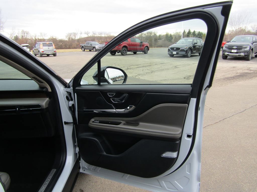 Used 2025 Lincoln Corsair Grand Touring w/ Equipment Group 301A AWD/4WD image 36