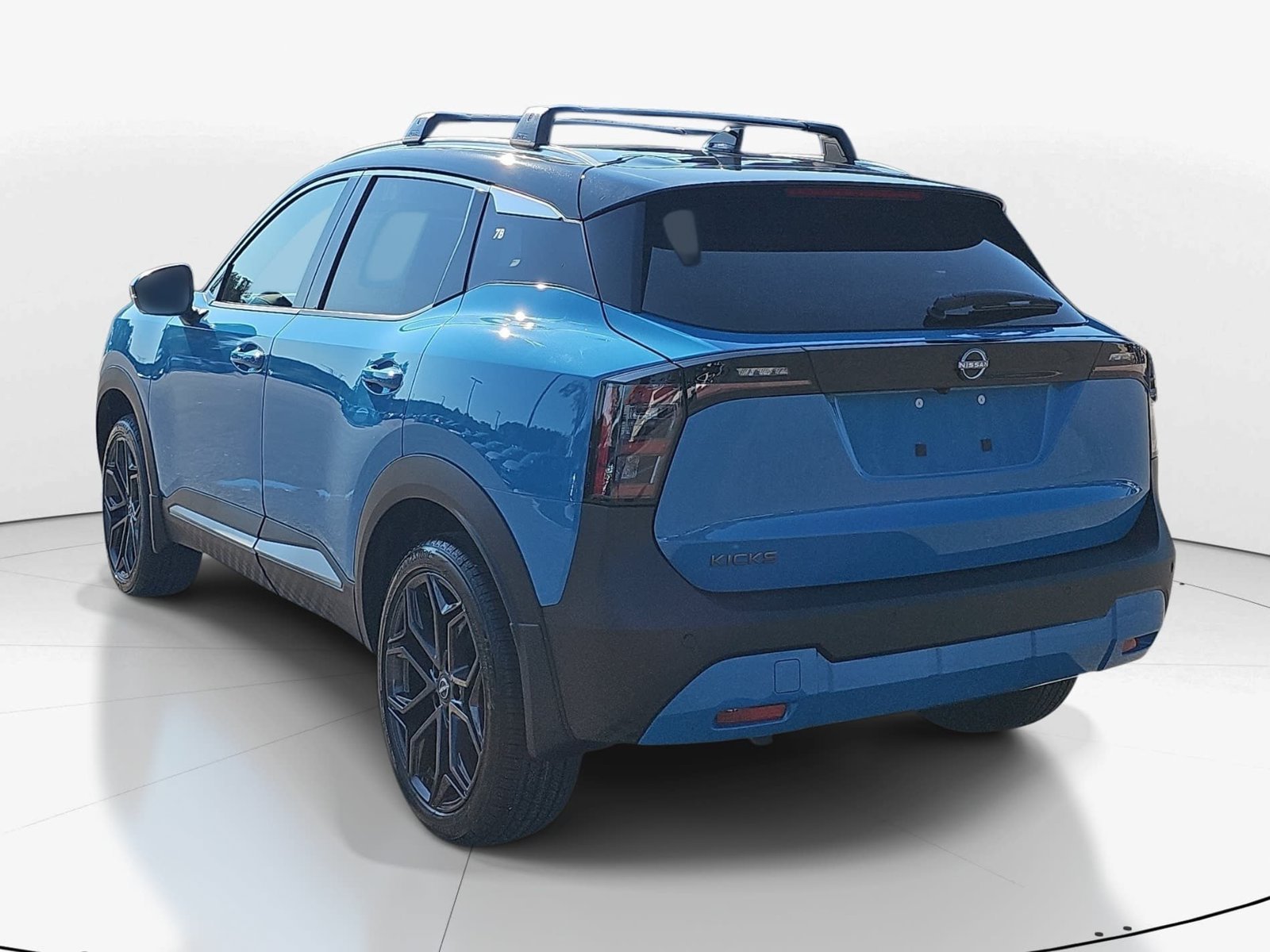 New 2027 Nissan Kicks SR w/ SR Premium Package FWD image 8