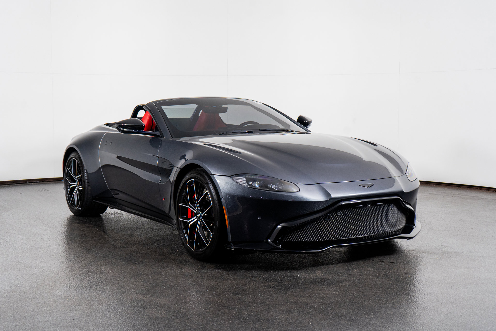 Used 2021 Aston Martin V8 Vantage Roadster image 4