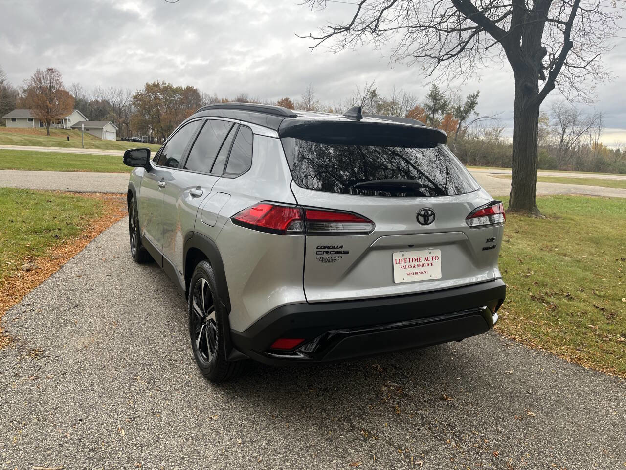 Used 2024 Toyota Corolla Cross AWD Hybrid image 3