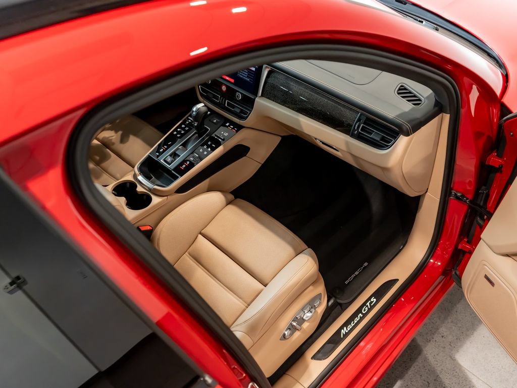 Certified 2025 Porsche Macan GTS AWD/4WD image 30