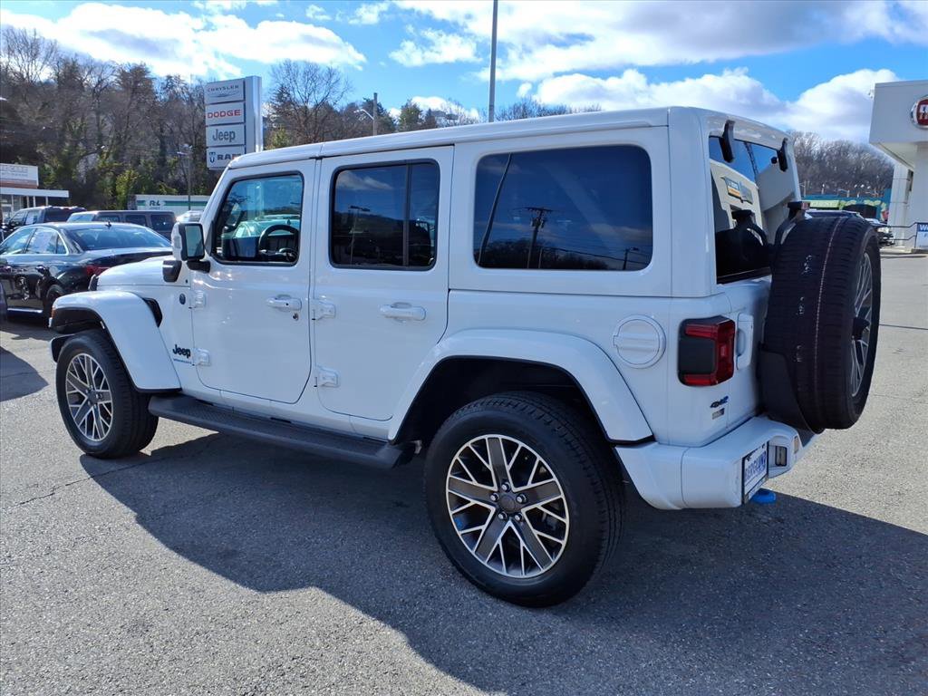Used 2023 Jeep Wrangler Unlimited Sahara image 6