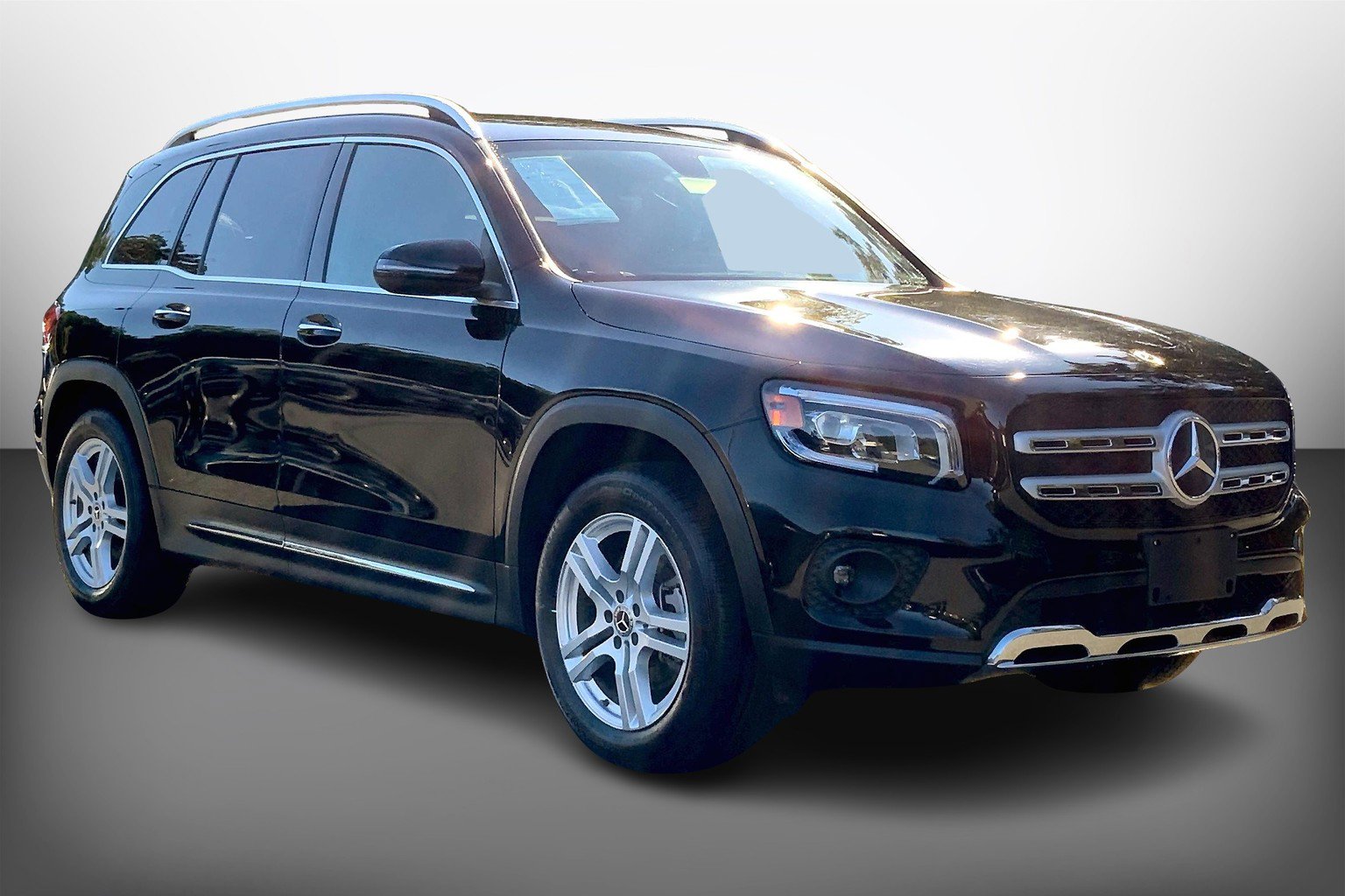 Used 2023 Mercedes-Benz GLB 250 4MATIC image 3