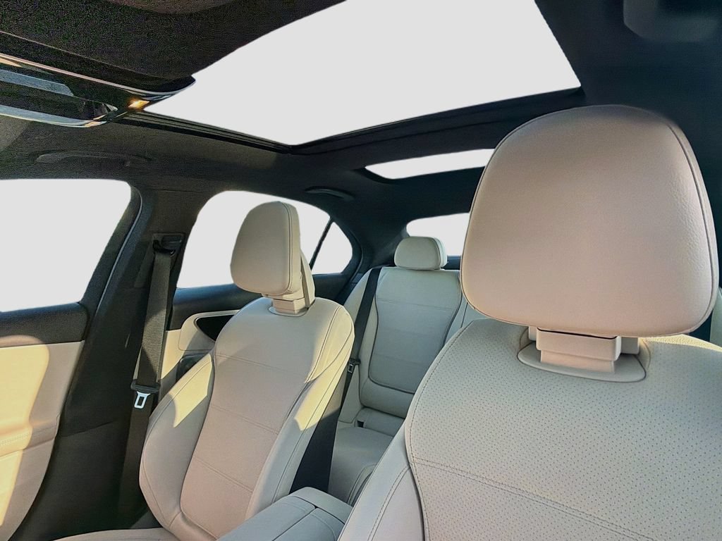 Used 2025 Mercedes-Benz C 300 4MATIC Sedan image 17