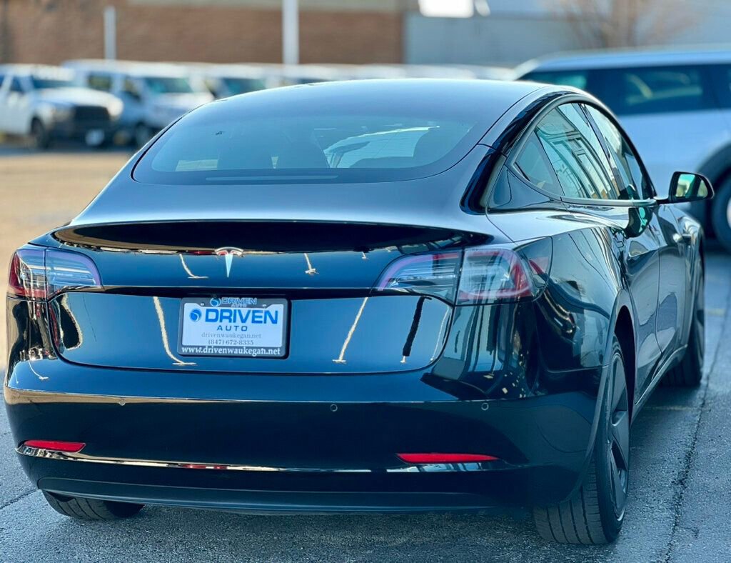 Used 2021 Tesla Model 3 Standard Range Plus image 5
