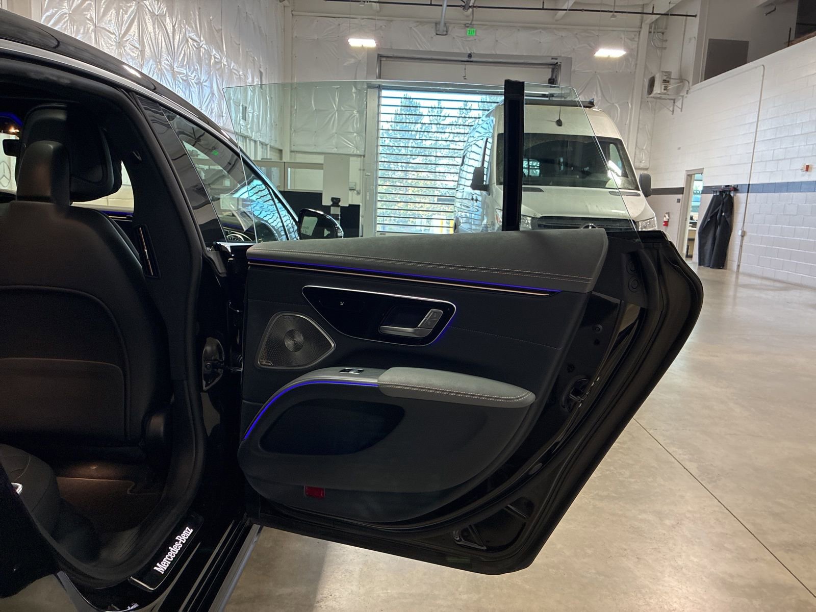 Used 2023 Mercedes-Benz EQS 580 4MATIC Sedan w/ Exclusive Trim Package image 28