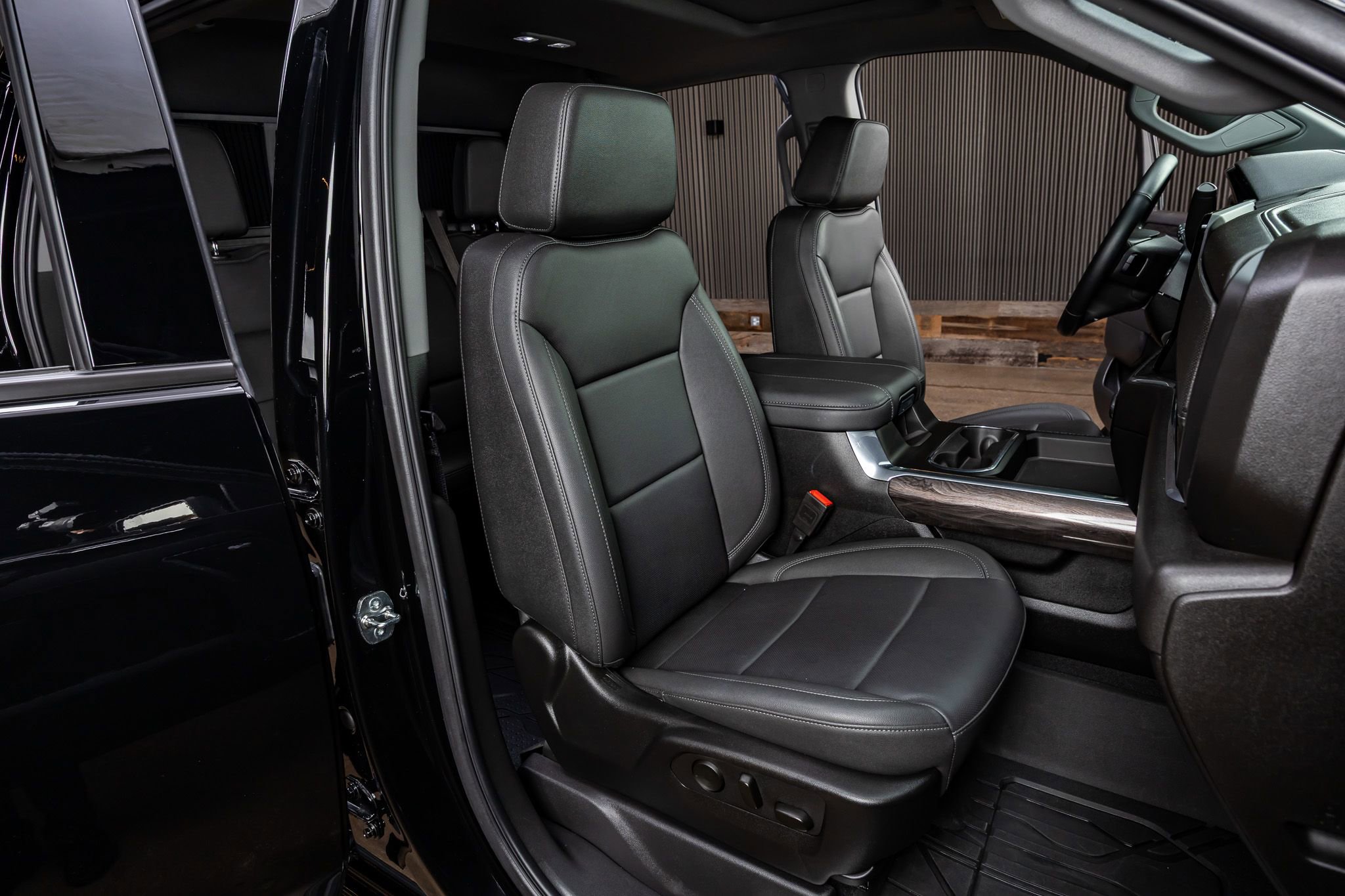 Used 2025 Chevrolet Silverado 2500 LTZ w/ LTZ Plus Package image 30