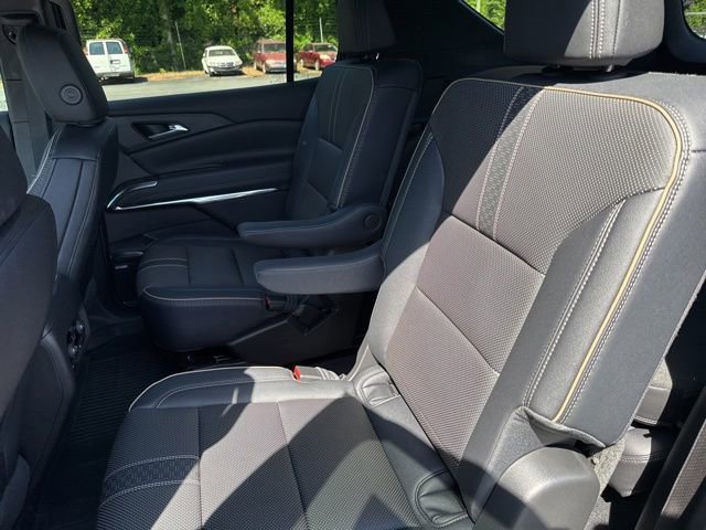 Used 2026 Chevrolet Traverse High Country FWD image 13