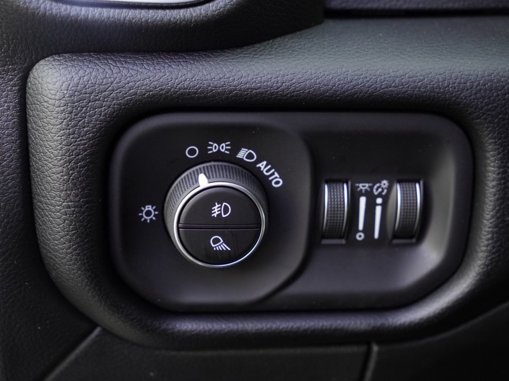 New 2026 RAM 3500 Laramie AWD/4WD image 13