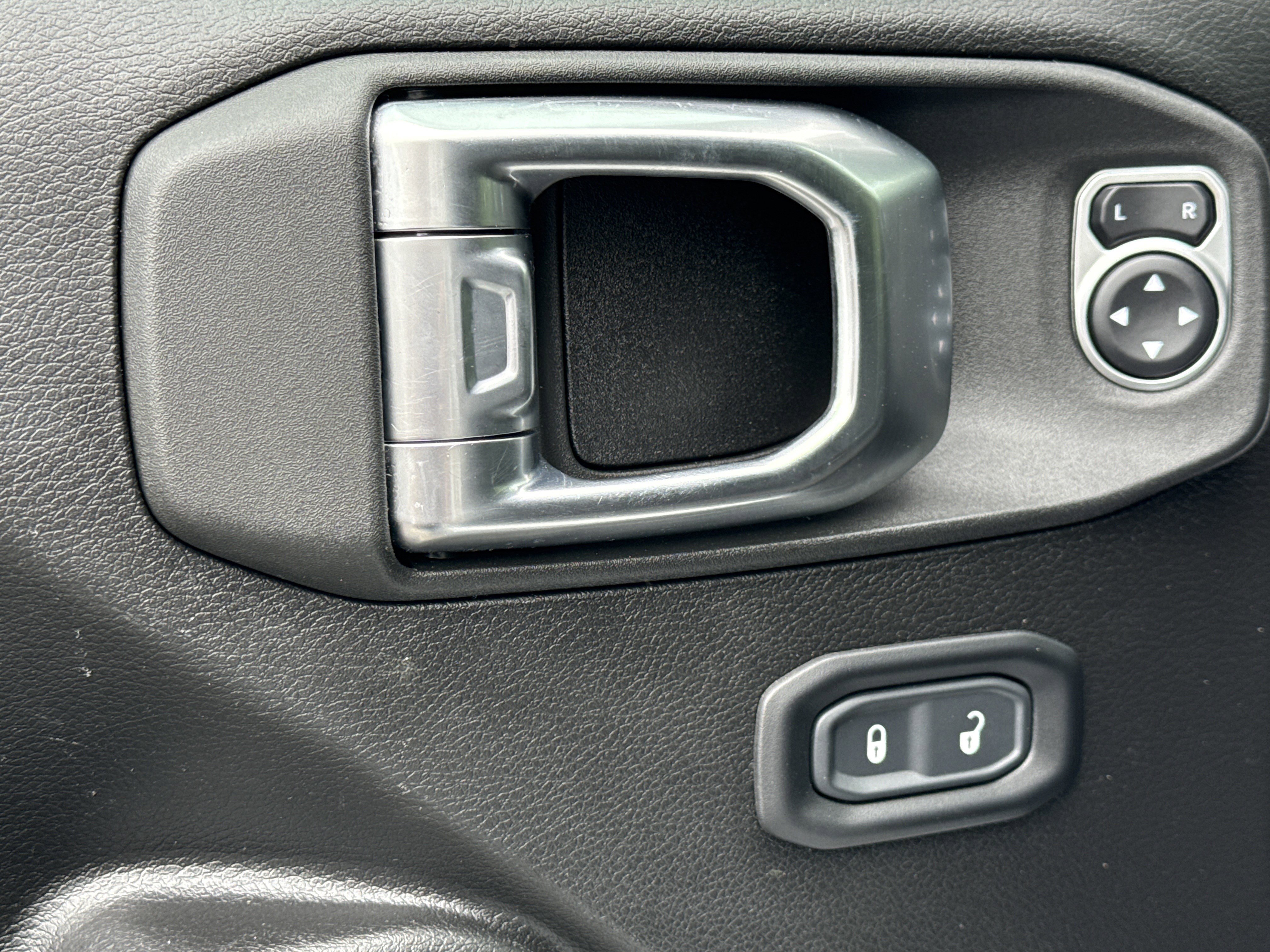 Used 2023 Jeep Wrangler Unlimited Sport image 14