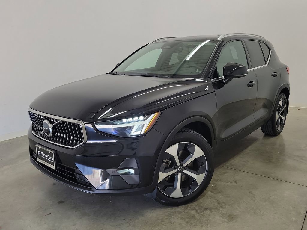 Certified 2023 Volvo XC40 B4 Plus w/ Driver Assist Package image 33