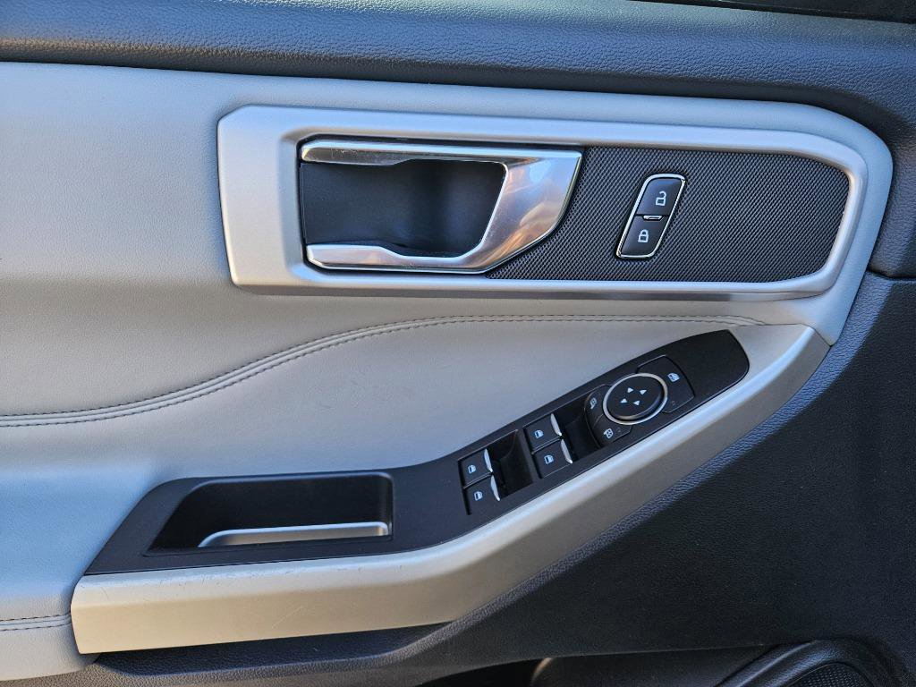 Used 2021 Ford Explorer XLT w/ Equipment Group 202A image 12