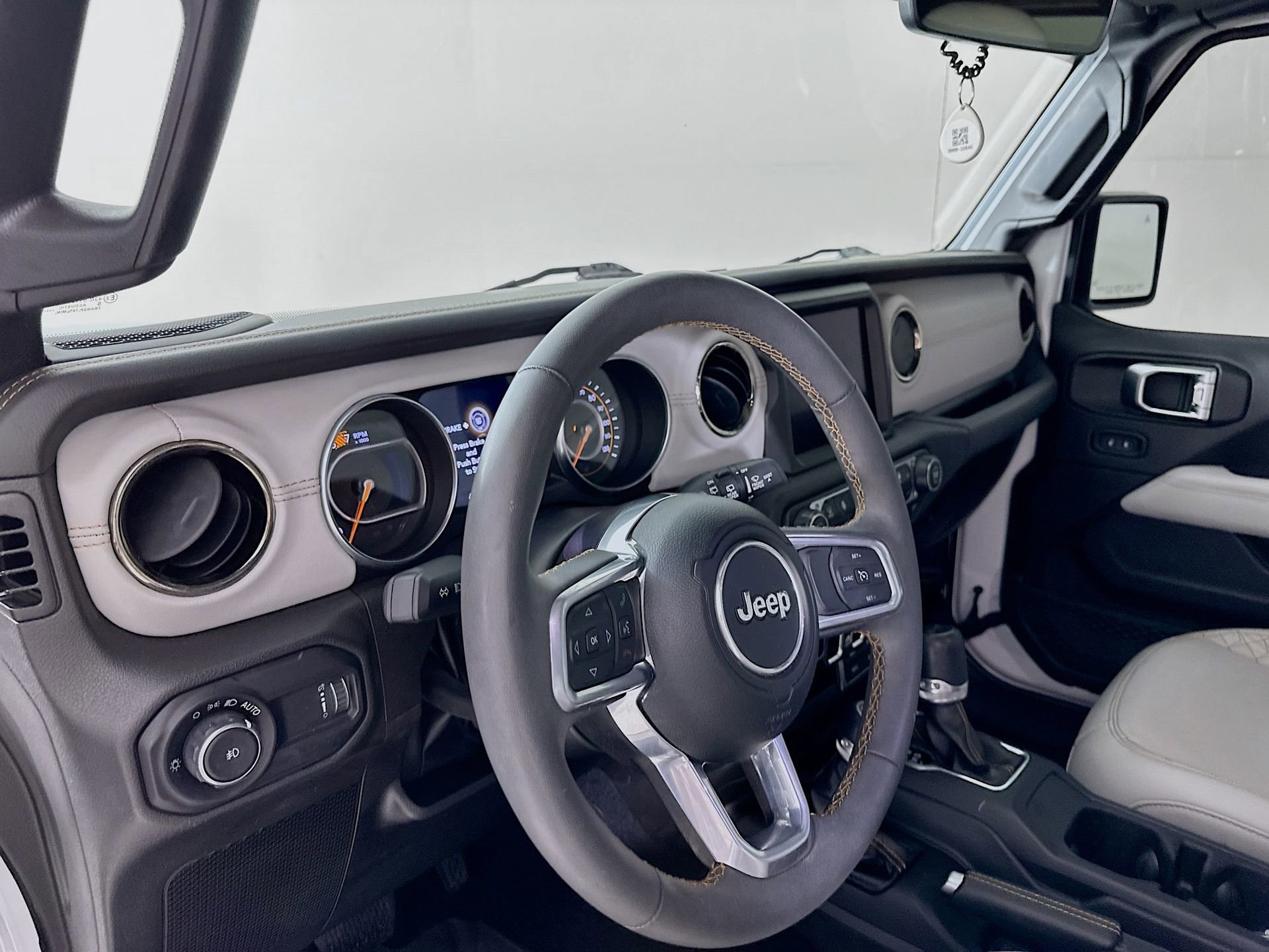 Used 2023 Jeep Wrangler Unlimited Sahara AWD/4WD image 10