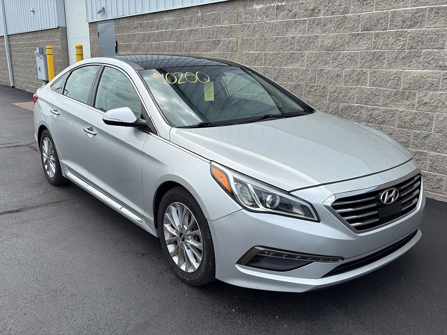 Used 2015 Hyundai Sonata Limited w/ Option Group 06 FWD image 2