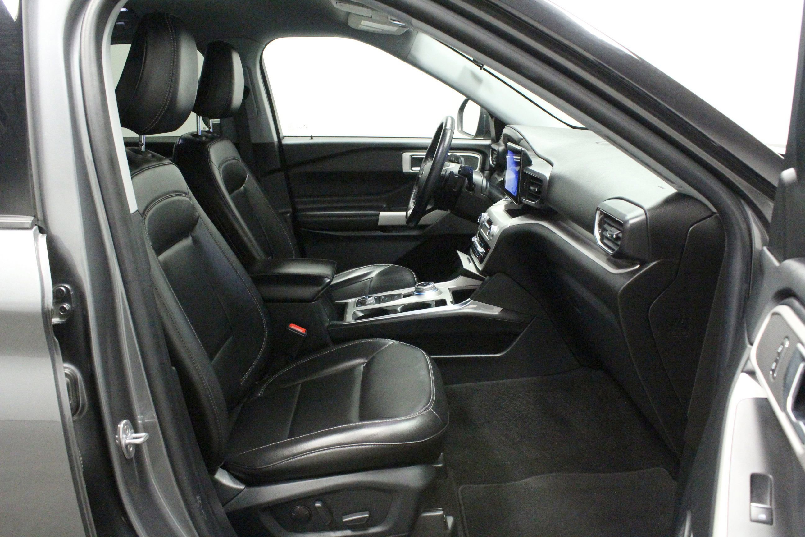 Used 2021 Ford Explorer XLT w/ Equipment Group 202A AWD/4WD image 15