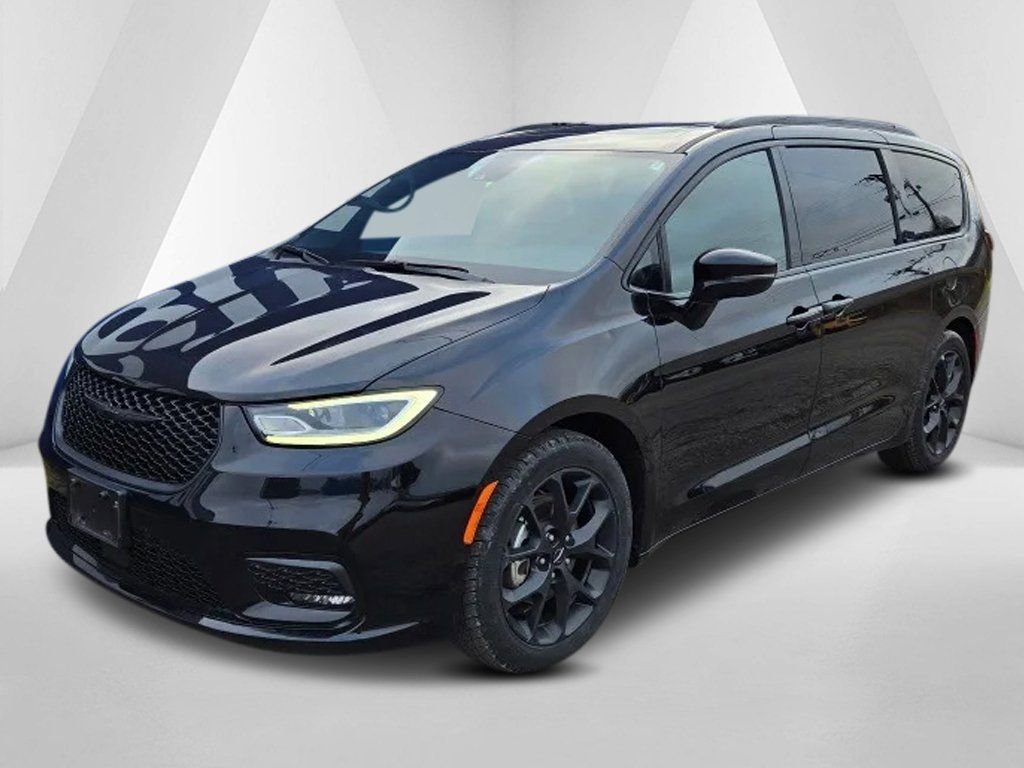 Used 2025 Chrysler Pacifica Limited FWD image 3