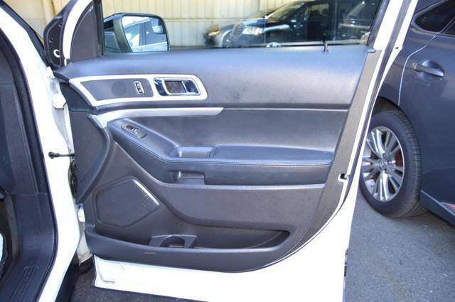 Used 2013 Ford Explorer XLT image 31