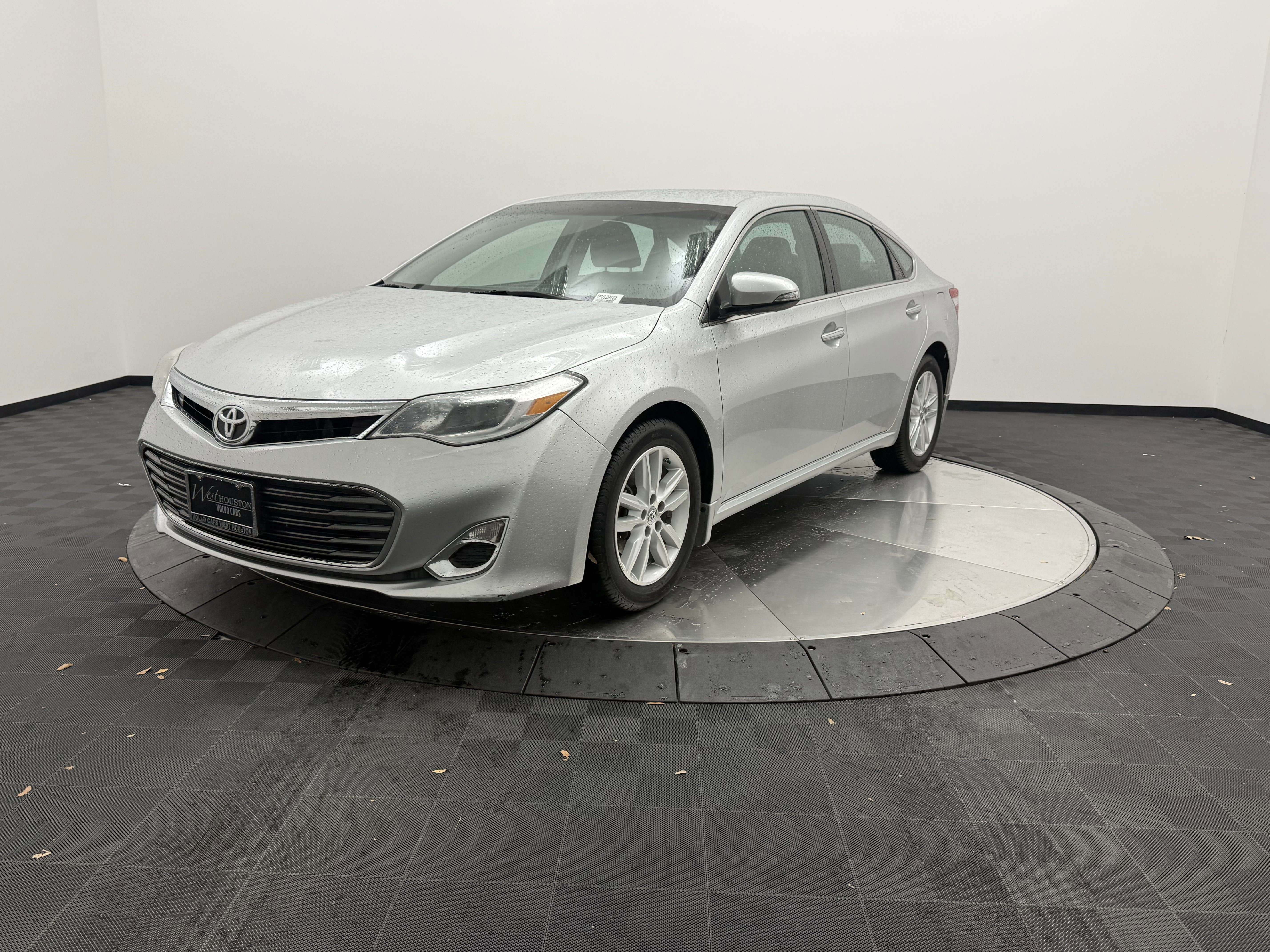 Used 2014 Toyota Avalon XLE image 3