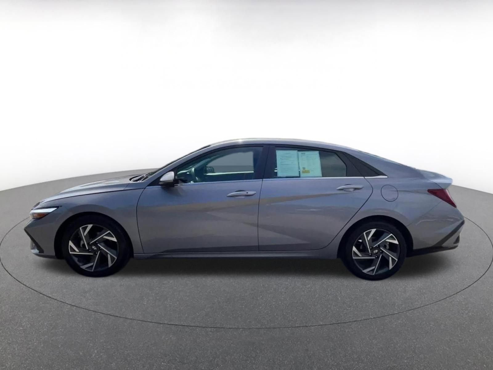 Used 2025 Hyundai Elantra SEL FWD image 9