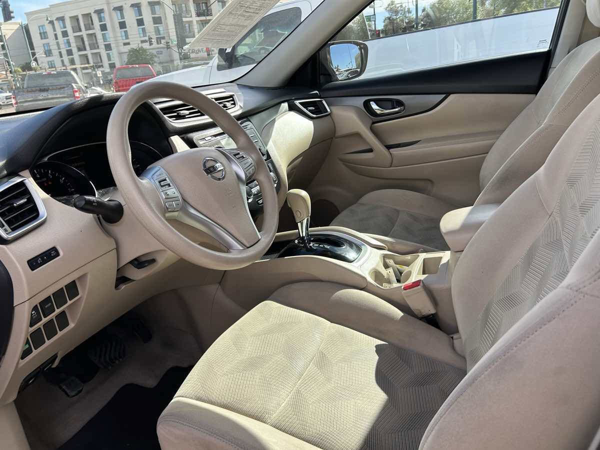 Used 2015 Nissan Rogue SV w/ SV Family Package image 12