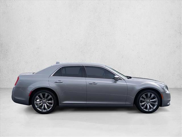 Used 2018 Chrysler 300 Limited RWD image 4