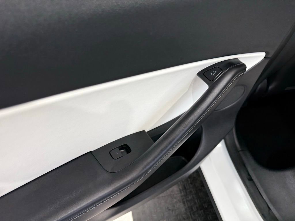Used 2021 Tesla Model Y Long Range AWD/4WD image 19