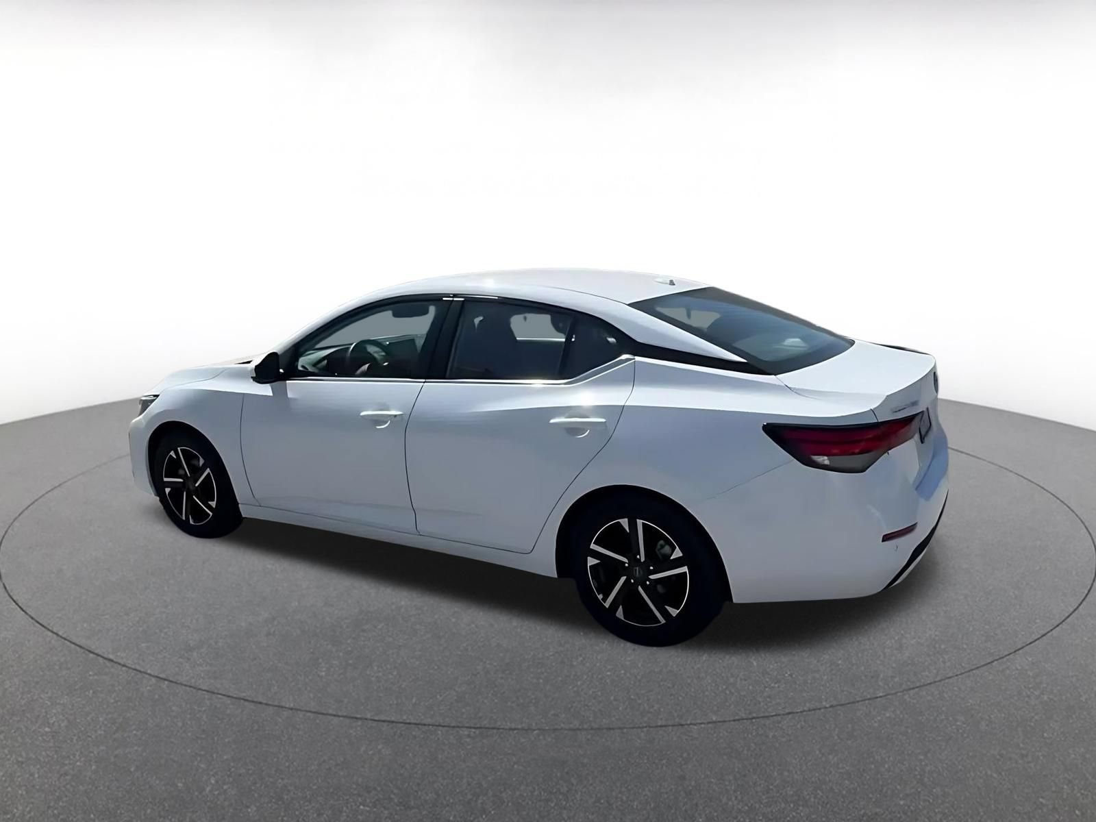 Used 2025 Nissan Sentra SV FWD image 8