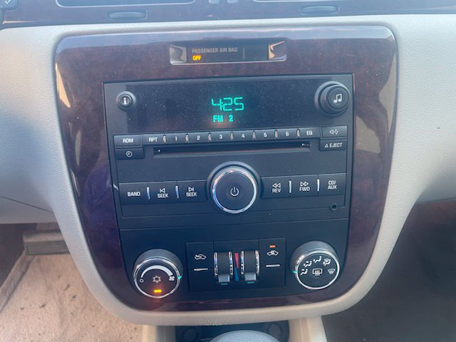 Used 2011 Chevrolet Impala LT FWD image 19