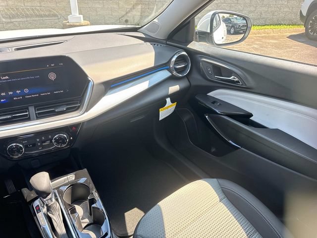 New 2026 Chevrolet Trax LT w/ Sunroof Package FWD image 18